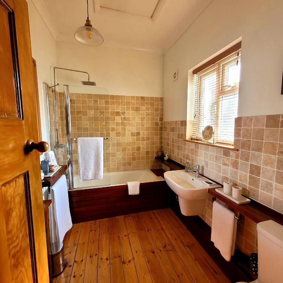 The Old School B&B Chichester Luaran gambar