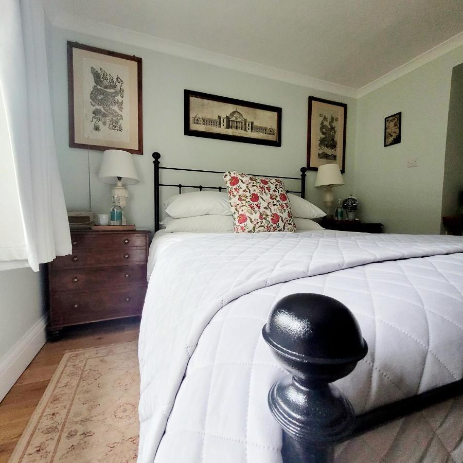 The Old School B&B Chichester Luaran gambar
